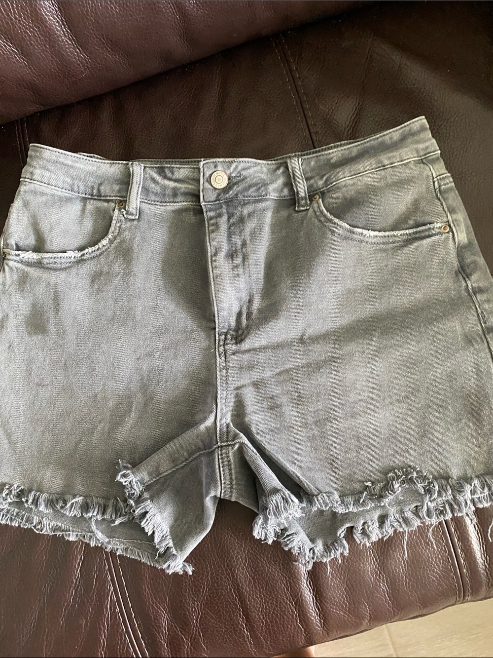Zenana Women’s Grey Frayed Hem Denim Shorts